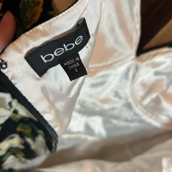 🌿Adorable Bebe Floral Dress -Size Small - Picture 7 of 9